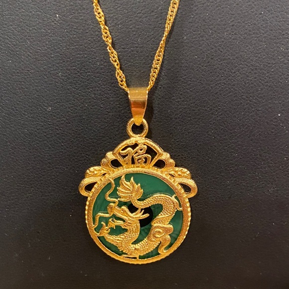 Vintage Jewelry - Elegant 18kt GF and Green Stone Dragon Pendant Necklace